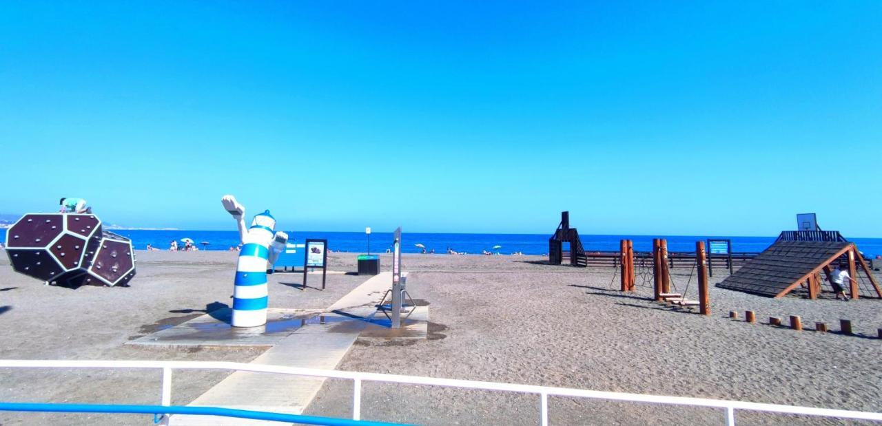 Weekend Beach Small House - Alojamientos La Torre Torre Del Mar Bagian luar foto